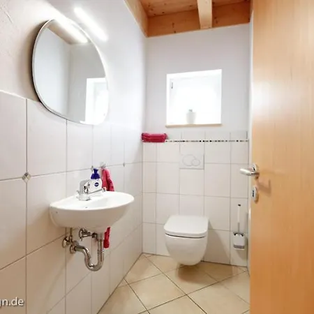 Sonnige Ferienwohnung, Rollstuhlgerecht, Hunde Willkommen Apartment